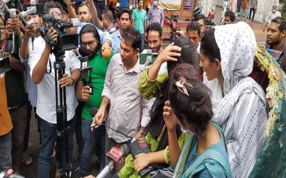 অনশন বাতিল: ফিরে গেলেন ইডেন ছাত্রলীগের ১২ নেত্রী