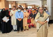 টিকিট কাউন্টারে সাধারণ রোগীর মতো ১০ টাকায় টিকিট কেটে চোখের চিকিৎসা নিয়েছেন,প্রধানমন্ত্রী