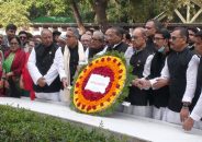 স্বাধীন বাংলাদেশের মহান স্থপতি বঙ্গবন্ধুর সমাধিতে আঃ লীগের পক্ষ থেকে শ্রদ্ধা নিবেদন