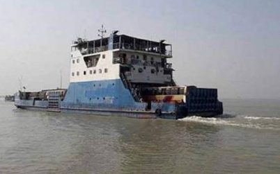 কুয়াশার কারণে প্রায় পাঁচ ঘণ্টা বন্ধ থাকার পর দৌলতদিয়া-পাটুরিয়া নৌরুটে ফেরি চলাচল শুরু