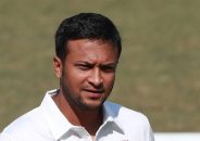 দ্বিতীয় ওভারেই আঘাত হেনেছেন সাকিব