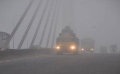 দৌলতদিয়া-পাঁটুরিয়া নৌরুটে ঘন কুয়াশার কারণে ফেরী ও যানবাহন ব্যাহত হচ্ছে