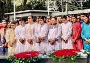 বঙ্গবন্ধুর প্রতিকৃতিতে পুষ্পার্ঘ্য অর্পণের মাধ্যমে শ্রদ্ধা জানিয়েছেন ছাত্রলীগ