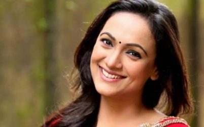 গত আট বছর ধরে আর ক্যামেরার সামনে দাঁড়ান বিন্দু 