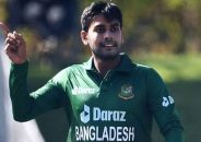 ইনিংসের পঞ্চম ওভারে বল হাতে নিয়েই উইকেটের দেখা পেয়েছেন মেহেদি হাসান মিরাজ