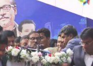 ওবায়দুল কাদের বক্তব্য দেওয়ার সময় মঞ্চ ভেঙে পড়েছে, এতে বেশ কয়েকজন আহত হয়েছেন