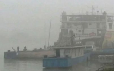 ঘন কুয়াশার কারণে রাজবাড়ীর দৌলতদিয়া ও মানিকগঞ্জের পাটুরিয়া নৌরুটে ফেরি চলাচল বন্ধ