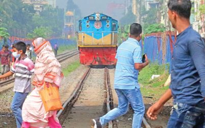 তেজগাঁওয়ে ট্রেনের ধাক্কায় কলেজছাত্রের মৃত্যু