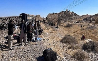 পাকিস্তানে বোমা বিস্ফোরণে লাইনচ্যুত যাত্রীবাহী ট্রেন