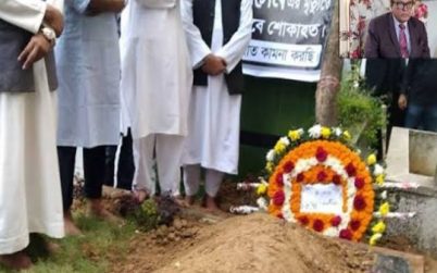 আজিমপুর কবরস্থানে খন্দকার মাহবুব হোসেনকে দাফন করা হয়েছে