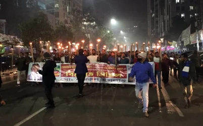 নয়াপল্টনে মশালসহ বিক্ষোভ মিছিল করেছে জাতীয়তাবাদী স্বেচ্ছাসেবক দল