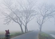শেষ রাতে ঘন কুয়াশার আভাস