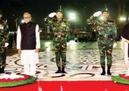 একুশের প্রথম প্রহরে শহীদ মিনারে রাষ্ট্রপতি-প্রধানমন্ত্রীর শ্রদ্ধা