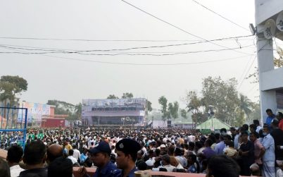 শেখ হাসিনাকে এক নজর দেখতে কোটালীপাড়ায় মানুষের ঢল