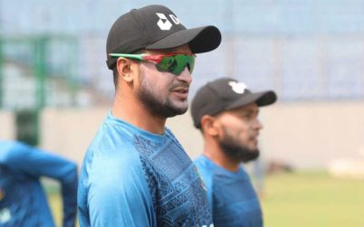 ইংলিশ বধে নতুন রেকর্ড গড়লেন সাকিব