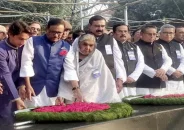 ৭ মার্চ উপলক্ষে বঙ্গবন্ধুর প্রতিকৃতিতে আওয়ামী লীগের শ্রদ্ধা