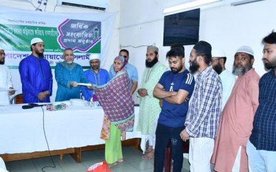 আগুনে ক্ষতিগ্রস্ত ব্যবসায়ীদের মধ্যে আর্থিক সহায়তা দিয়েছে বাংলাদেশ জামায়াতে ইসলামী