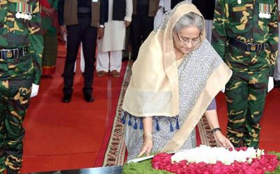 বঙ্গবন্ধুর প্রতিকৃতিতে প্রধানমন্ত্রীর শ্রদ্ধা