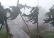দুপুরেই ৮০ কিমি বেগে ঝড়ের আভাস, নৌ হুঁশিয়ারি