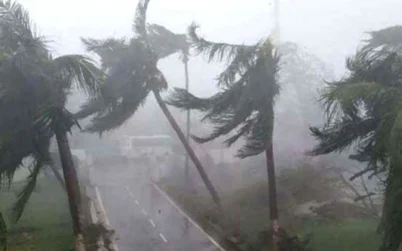 দুপুরেই ৮০ কিমি বেগে ঝড়ের আভাস, নৌ হুঁশিয়ারি