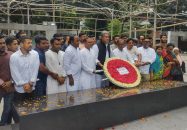 বঙ্গবন্ধুর প্রতিকৃতিতে শ্রদ্ধা জানালেন আরাফাত